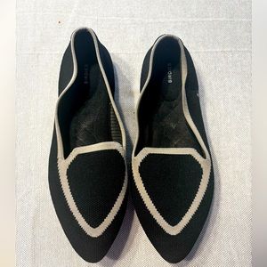 9.5 black and cream flats, style is “The Starling”